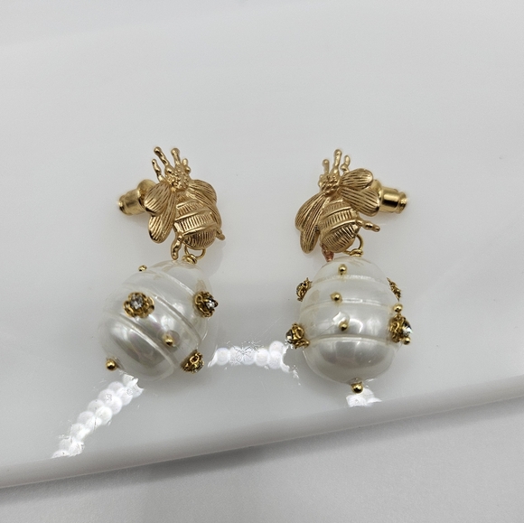 🆕️fashin Cultured pearl bee earrings 🐝 - Picture 4 of 6